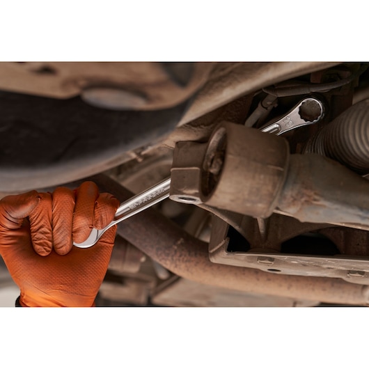 Facom 440XL_19 combination wrench used on car part by gloved hand, close-up, SKU 440XL_19.