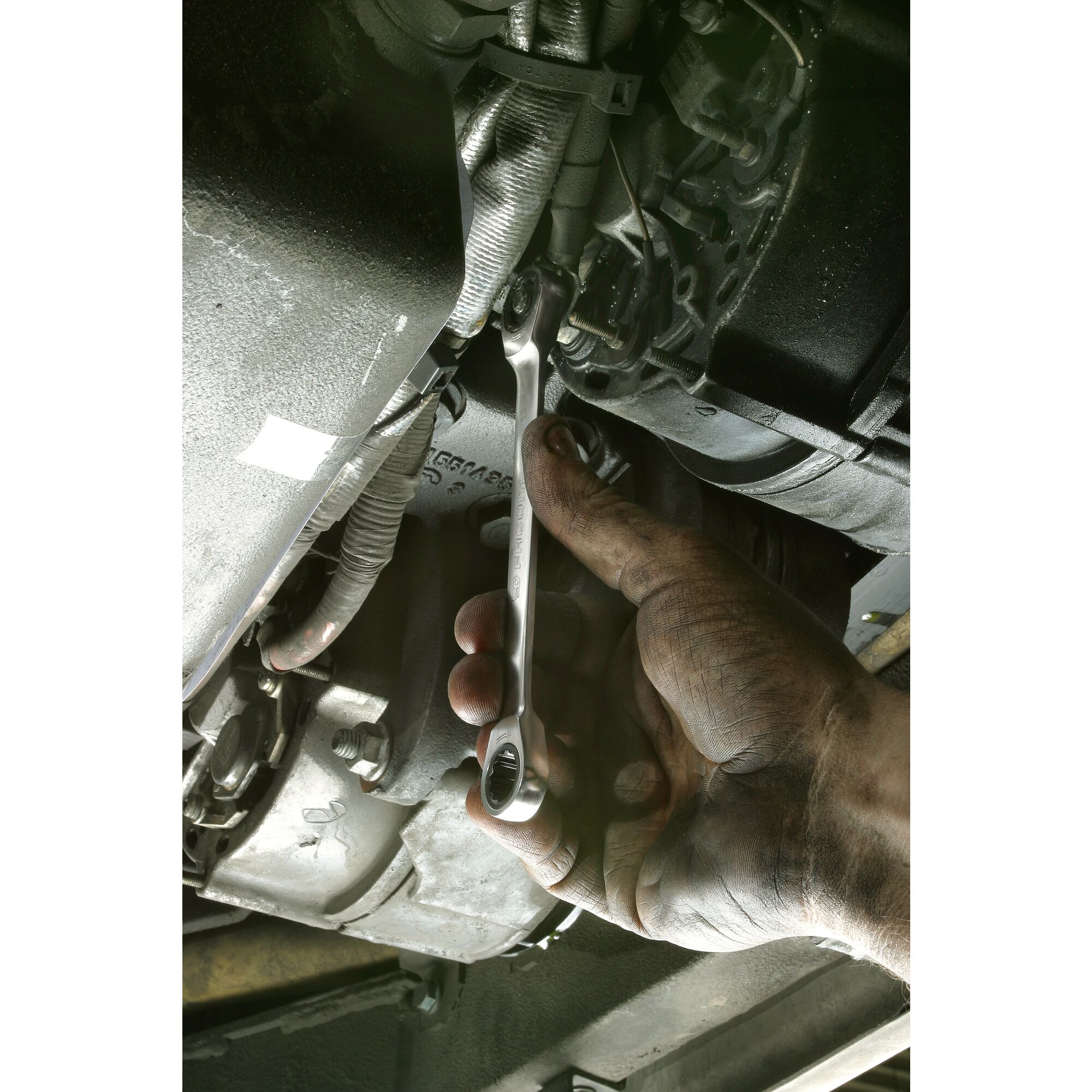 Straight Double Box-End Ratchet Wrench, 21 x 23 mm | FACOM Straight Double Box-End Ratchet Wrench, 21 x 23 mm | FACOM