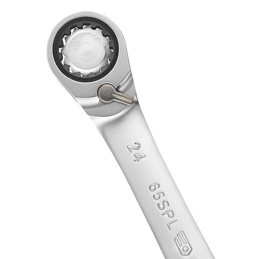 Photo of Facom ratcheting combination wrench 65_8X10SPL, close-up on gear end, silver finish, white background.