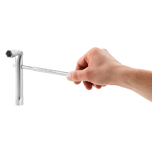 Facom 92A_21 photography of a chrome hex socket wrench held by hand, side view.