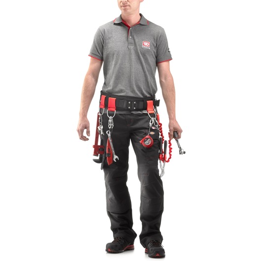 Facom CT70-100 tool belt set worn by a technician, includes safety clips, wrenches, and measuring tape, front view.