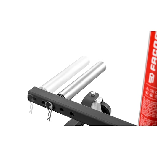 Facom DL_LR photography of metal roller detail with black frame and visible red branding, angled view.